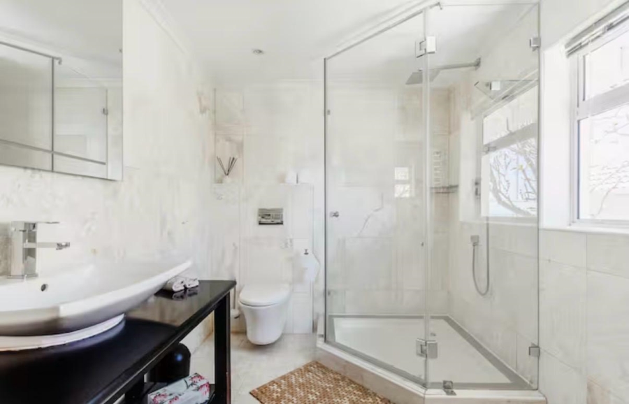 To Let 2 Bedroom Property for Rent in Green Point Western Cape